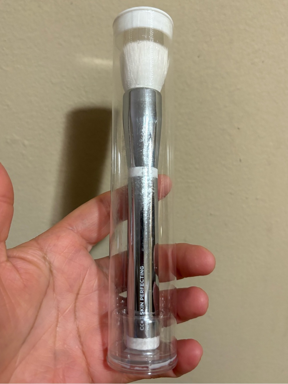 IT COSMETICS HEAVENLY SKIN CC+Skin-Perfecting Brush #702 BrandNew Factory Sealed